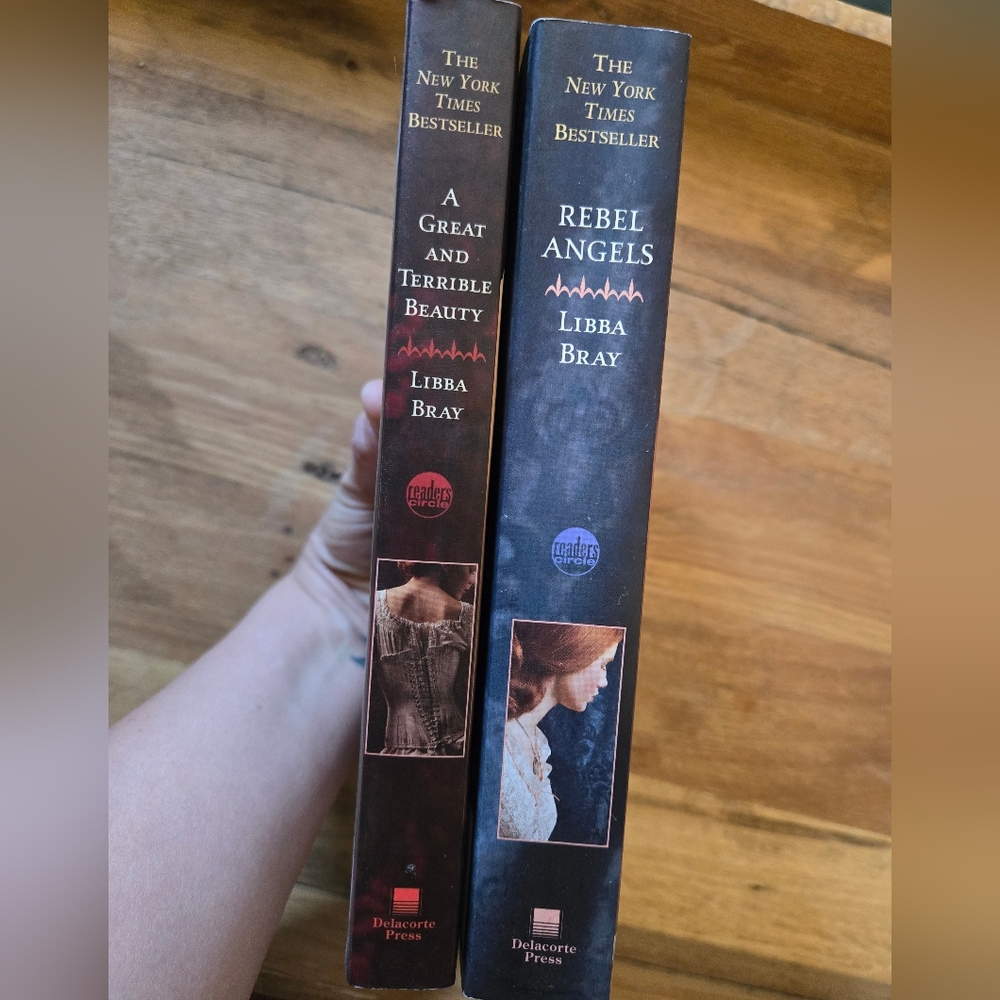 📚✨️Libba Bray Book Bundle – Rebel Angels & A Great and Terrible Beauty - New - Picture 2 of 8